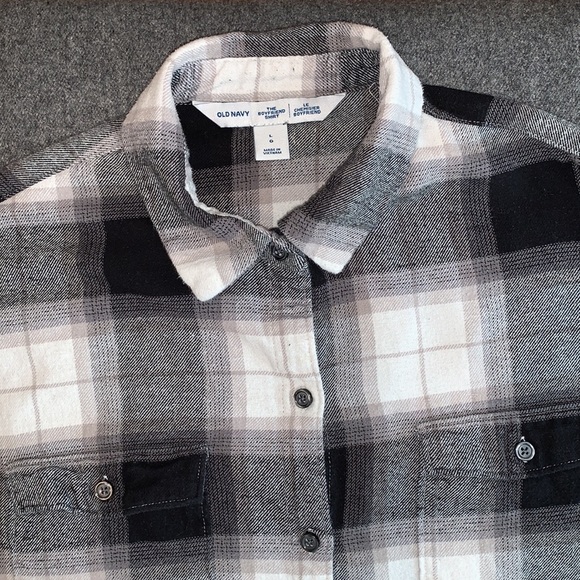 Old Navy black and white Boyfriend shirt; ladies size large - Picture 2 of 3